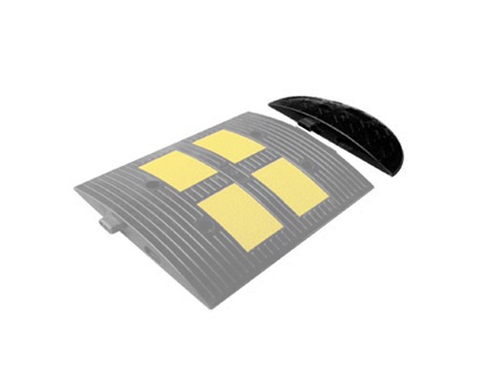 Rubber Covered Speed Bump Cover 20 x 40 x 4 cm Rubber Covered Speed Bump Cover 20 x 40 x 4 cm