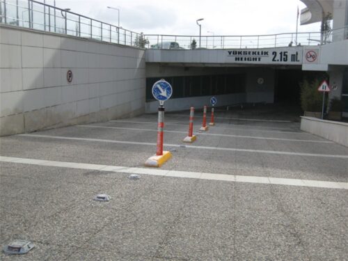 Plastic Separator Curb with Delineator