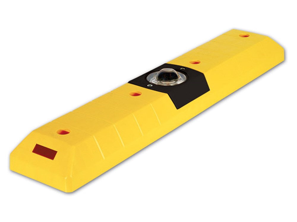 PPC Separator Curb with Reflective Glass Button PPC Separator Curb with Reflective Glass Button