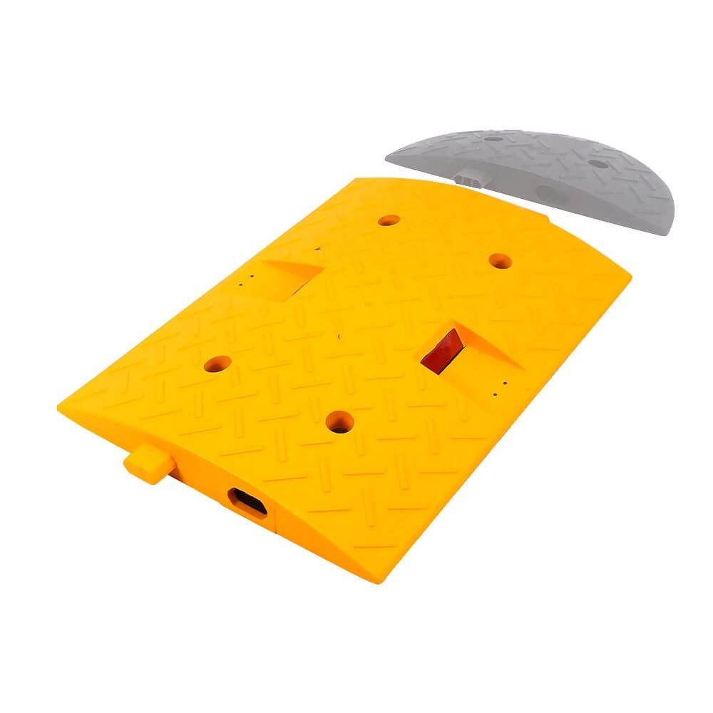 Rubber Covered Speed Bump 50 x 40 x 4 cm Rubber Covered Speed Bump 50 x 40 x 4 cm