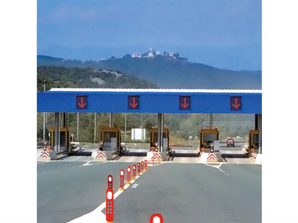 12206 UB R-3 Road Stud with Reflective Signboard application