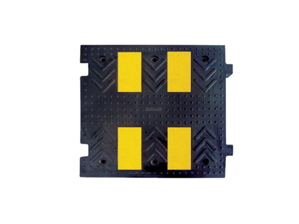 Rubber Speed Bump 50 X 50 X 4,5 cm Rubber Speed Bump 50 X 50 X 4,5 cm