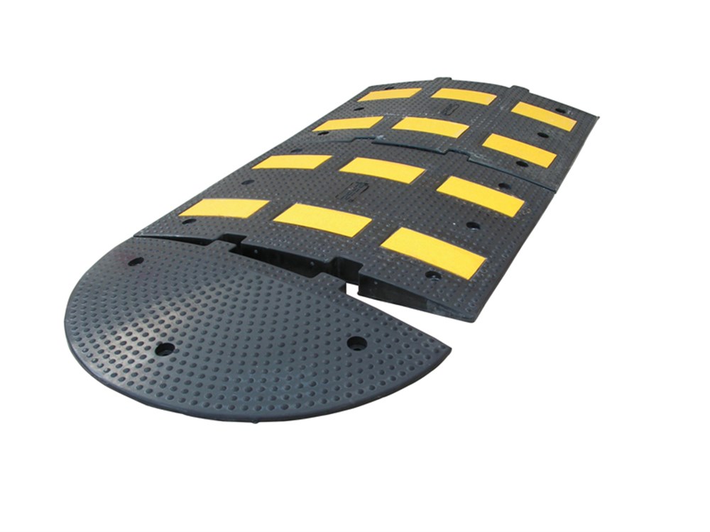 PL-01-400-7 Rubber Speed Bump with 6 Reflective Stripes 500 x 600 x 45 mm