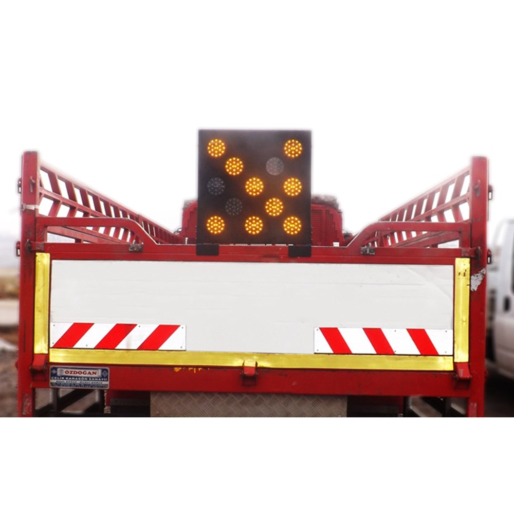 Hitch Mount Arrow Board 50 x 50 cm Hitch Mount Arrow Board 50 x 50 cm